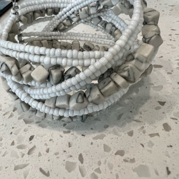 Natural howlite  bead Bracelet. - Picture 7 of 7